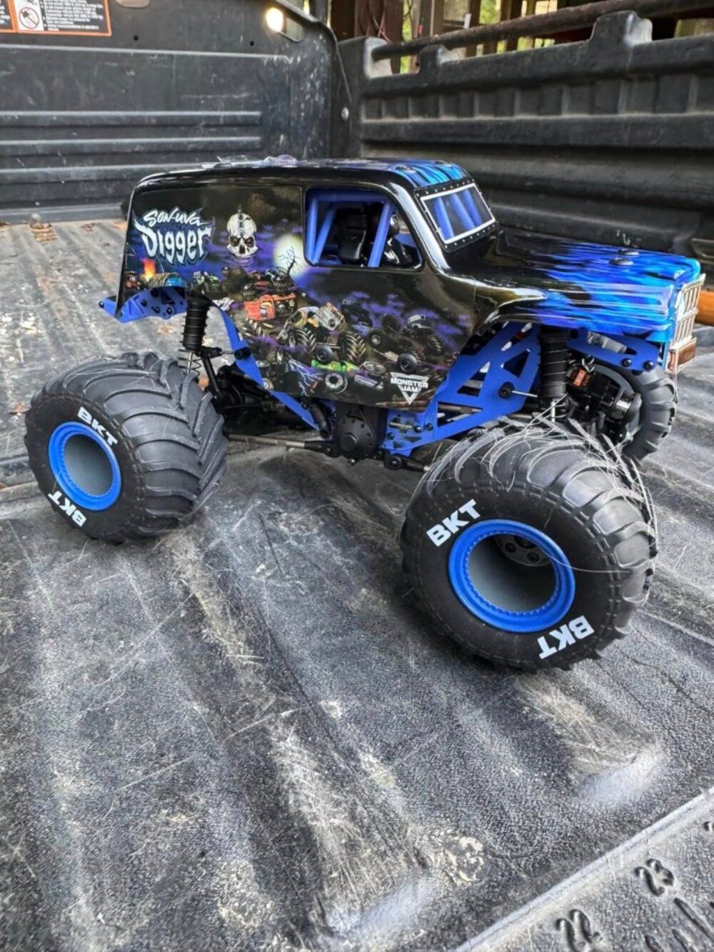 Losi 1/18 Mini LMT Son-Uva Digger 4x4 RTR Monster Truck w/ Battery & Charger